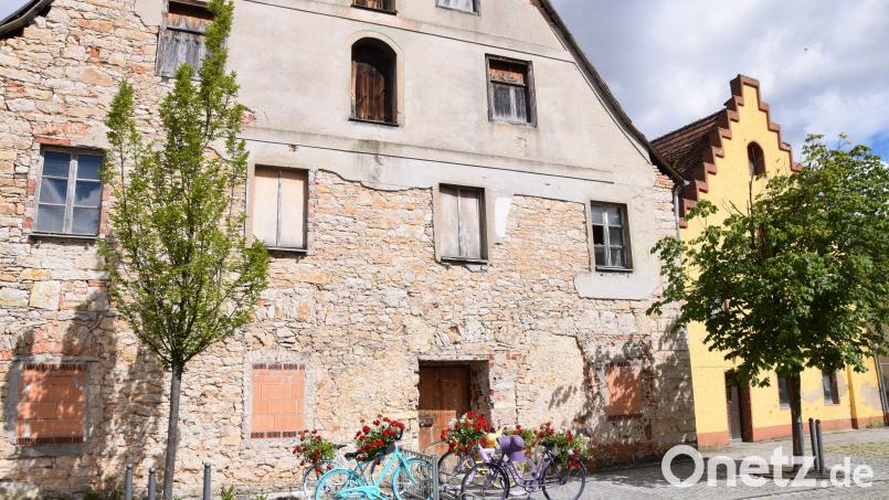Das Kernstück der geplanten Ortskernsanierung in Schmidmühlen ist der zentral gelegene &quot;Goldene Anker&quot;. Bild: bö