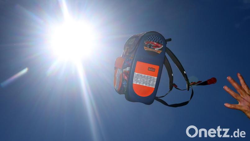 Die Schüler und Schülerinnen an den bayerischen Schulen bekommen immer seltener Hitzefrei. Auch in der Oberpfalz ist das so. Eine Regelung vom Gesetzgeber, wann man die Schüler frühzeitig entlässt, gibt es nicht. Bild: Karl-Josef Hildenbrand/dpa