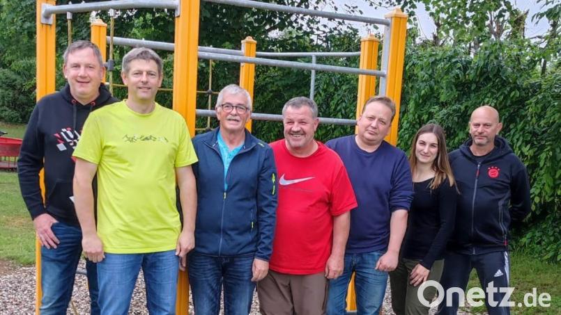 Philipp Wächter-Sperber (Mitte)geht mit seinem bewährten Vorstandsteam (von links) Tobias Wolf, Lorenz Kraus, Siegfried Schieder, Georg Haupt, Constanze Stümpfl und Jürgen Ulm in die neue Amtsperiode. Bild: rgr