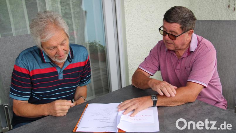 Gerhard Alwang (rechts) und Arthur Weber setzen sich für Fernwärme in der Gramau ein. Bild: prh