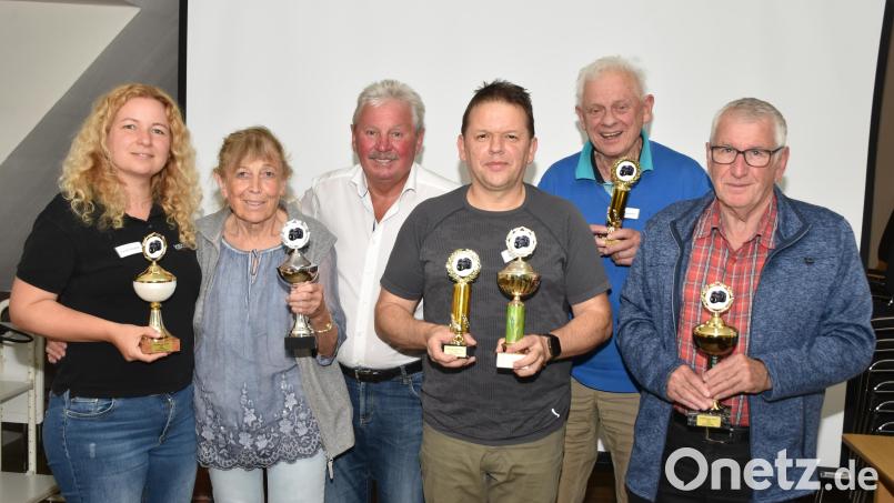 Das sind die erfolgreichsten Fotografen (von links): Zaneta Weidner, Annelies Neumann sowie (von rechts) Günter Klein, Dieter Neumann und Heiko Prechtl. Bild: hcz