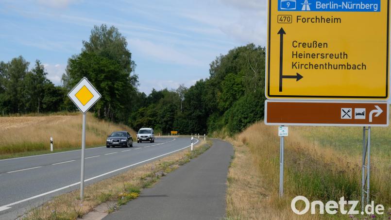 Die Straßenbaubehörde plant zwischen Kirchenthumbach und Eschenbach eine Fahrbahnsanierung der B 470 und den Bau einer Einfädelungsspur der S 2120 in die B 470 östlich des Hauptortes. Die Planung zur Verkehrsumleitung durch Kirchenthumbach sorgt im Marktgemeinderat für erhebliche Unruhe. Bild: do