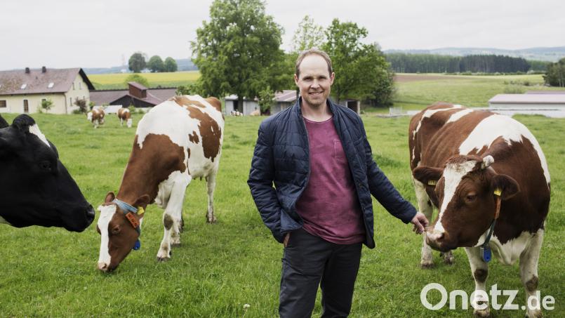 Milchbauer Matthias Zahn aus Eiglasdorf (Gemeinde Reuth bei Erbendorf) ist Vorsitzender des Kreisverbandes Tirschenreuth im Bundesverband Deutscher Milchviehhalter. Archivbild: Daniel Delang/Öko-Modellregionen Bayern
