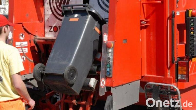 Müll soll ab 2023 Teil des Emissionshandels werden. Zahlen müssen die CO2-Abgabe die Betreiber von Müllverbrennungsanlagen. Der ZMS rechnet mit Preissteigerungen von 8 bis 10 Prozent, die auf die Haushalte umgelegt werden. Symbolbild: Petra Hartl