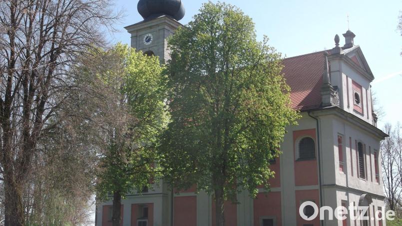 Hocherhoben auf dem Botzerberg erwartet die Wallfahrtskirche (erbaut 1678-1680) das neue Pilgerjahr. Bild: trj
