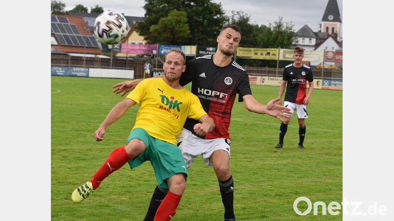 Am Samstag beginnt für den SV Mitterteich die Landesliga-Saison 2022/23. Nicht dabei ist Mauricio Göhlert (rechts), der noch an einer alten Knöchelverletzung laboriert. Archivbild: Gebert