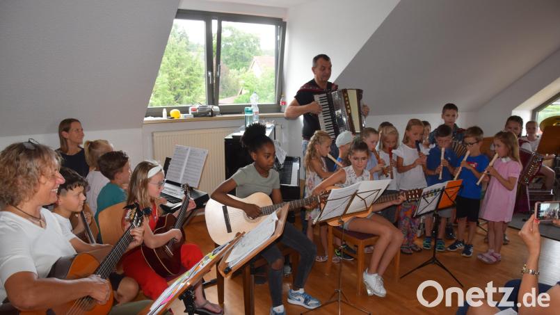 Ob Solo, im Duett oder im musikalischen Verbund: Die Kinder der Musikschule begeistern beim Vorspielabend. Bild: fz