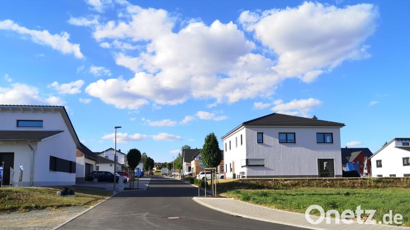 Viele neue Häuser sind in den vergangenen Jahren in den Baugebieten in Mitterteich und Pleußen (Bild) entstanden. Aktuell sind im gesamten Gemeindegebiet nur noch drei Bauplätze verfügbar. Bild: lnz