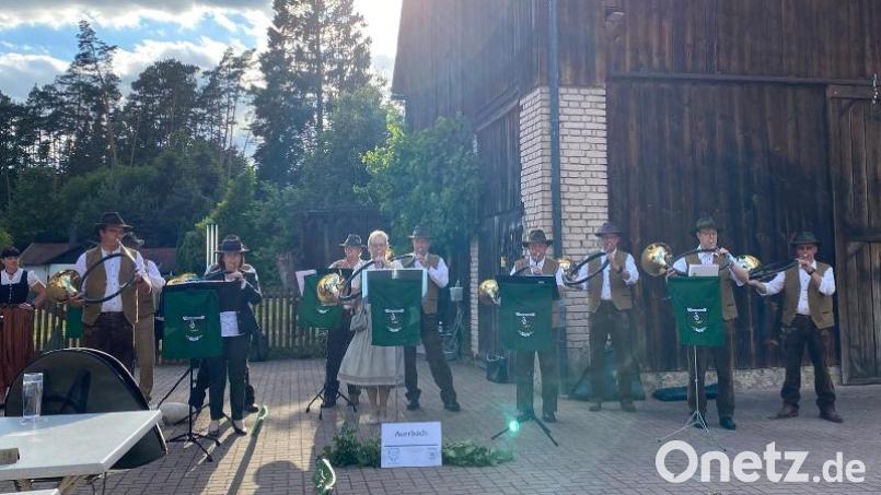Beim Bläsertreffen der Jägerkameradschaft Auerbach wurde eine lange jagdliche Tradition gepflegt. Bild: exb