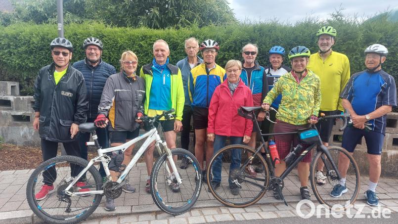 Die zwölf Radfahrer absolvieren die Strecke in ihren jeweiligen Altersgruppen mit bravourösen Zeiten. Bild: eku