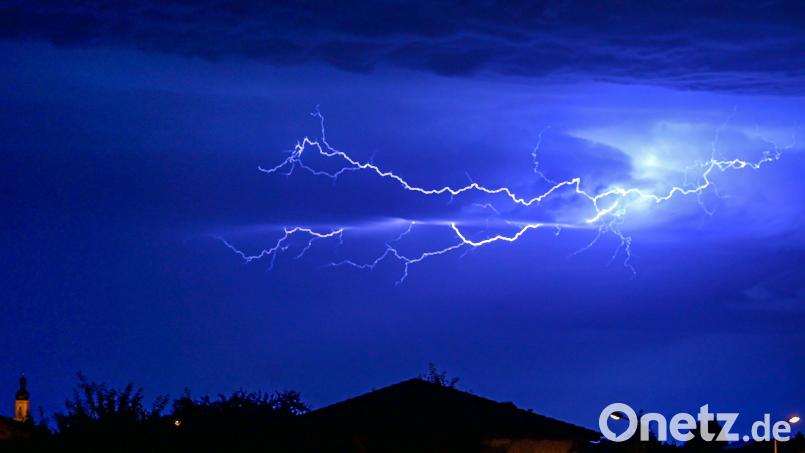 Bayern belegt unter den Blitz-Hotspots den zweiten Platz. Das liegt vor allem an der niedrigen Blitzdichte in der nördlichen Oberpfalz. Symbolbild: Matthias Balk/dpa