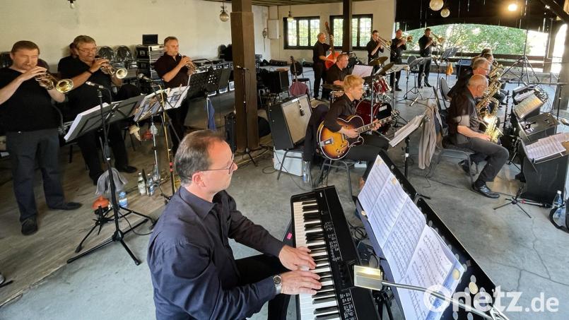 Die Swing a ling ding Bigband spielte im Sterngarten Nabburg. Bild: Gerhard Götz