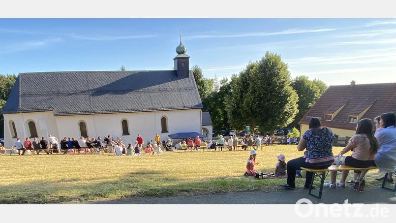 Festliche Naturbühne an der &quot;St.Jodok-Kirche&quot;. Bild: Josef Glas