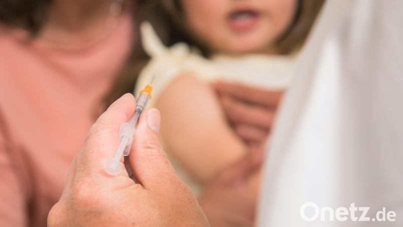 Für den Besuch eines Kindergartens oder einer Schule ist die Masernschutzimpfung Pflicht. Einer Mutter aus dem Landkreis Tirschenreuth wird vorgeworfen, sich ein falsches Attest besorgt zu haben. Symbolbild: Christin Klose