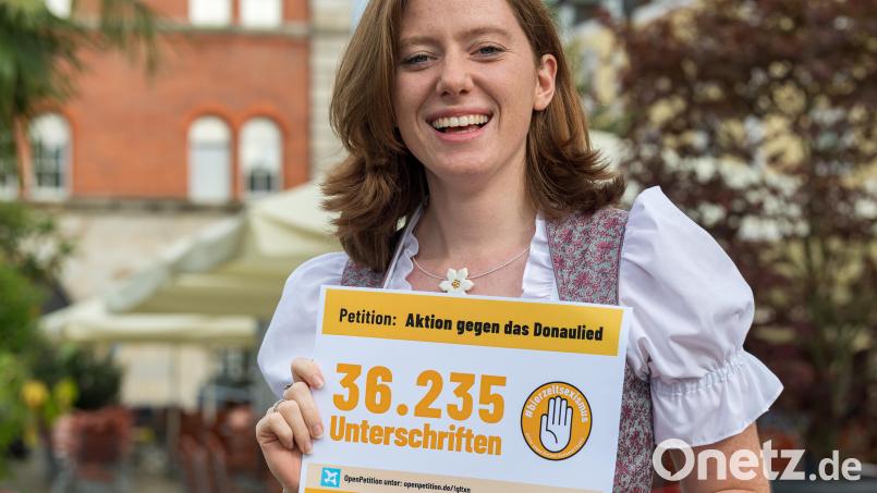 Eine der bekanntesten Petitionen in letzter Zeit: 36.235 Menschen hatten die Petition gegen das Donaulied unterschrieben. Eine der Initiatoren war Corinna Schütz. Symbolbild: Peter Kneffel