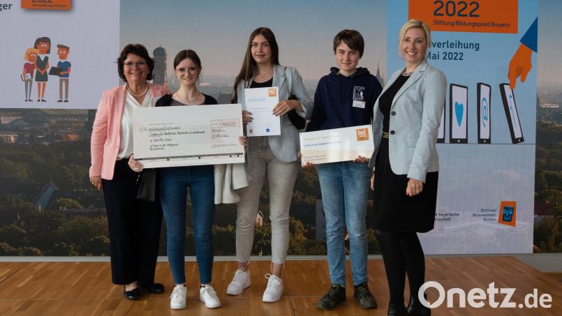 Auszeichnung der Lobkowitz-Realschule Neustadt mit dem Schulinnovationspreis isi DIGITAL Bild: Jakob Dorner/exb