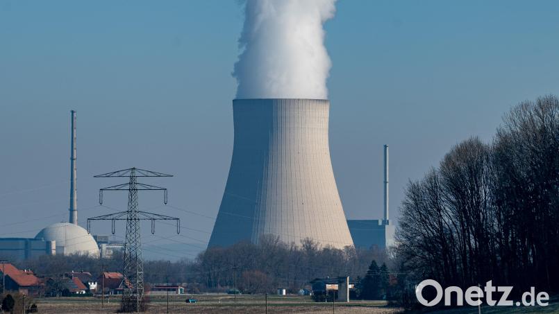 Bayerns Wirtschaftsminister fordert, dass alles in die Wege geleitet werden müsse, um das Kernkraftwerk Isar 2 bei Landshut über den Jahreswechsel hinaus laufen lassen zu können. Archivbild: Armin Weigel/dpa