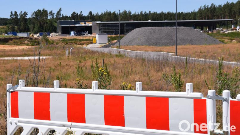 Für das Gewerbegebiet Schafhof Ost im ersten Bauabschnitt wird die Gemeinde Ebermannsdorf 1.350.000 Euro für Kanal, Straße und Ausgleichsflächen aufwenden. Bild: bö