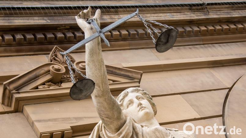 Eine 49-jährige Mutter steht vor Gericht, weil sie ein unrichtiges Attest über eine Impfbefreiung ihres Sohnes erworben hatte. Symbolbild: Stefan Puchner/dpa