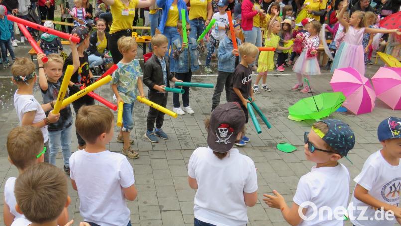Die Vorschulkinder des Kinderhauses Kunterbunt begeisterten die Besucher beim Familienfest mit vielen Vorführungen. Bild: Stadt Tirschenreuth/exb