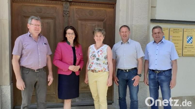 MdB Martina Englhardt-Kopf (Zweite von links) stattete den Bürgermeistern im Bereich der Verwaltungsgemeinschaft Oberviechtach einen Besuch ab. Bild: Verwaltungsgemeinschaft Oberviechtach