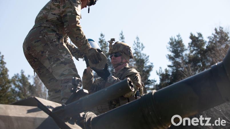 Am Truppenübungsplatz in Grafenwöhr beginnt wieder eine militärische Übung. Hier werden wohl auch wieder Soldaten, wie hier noch im März die des 1st Armored Brigade Combat Team, 3rd Infantry Division, für eine Schießübung Granaten in einen Kampfpanzer laden. Archivbild: Spc. Elizabeth MacPherson