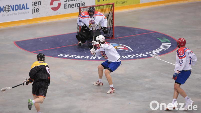 Wolfgang Grießl im Länderspieleinsatz: Der gebürtige Vohenstrauß will zum Abschluss seiner Lacrosse-Karriere EM-Gold mit der deutschen Mannschaft holen. Bild: Roland Irlenbusch