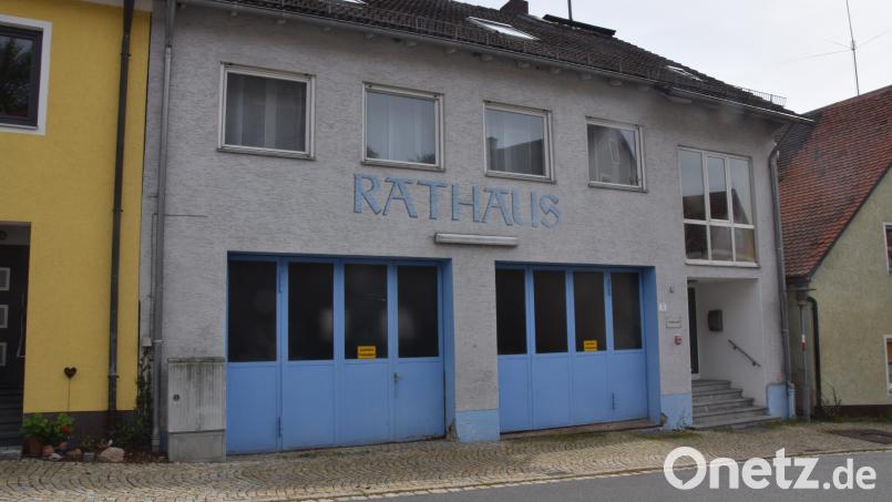 Mit dem alten Rathaus macht die Marktgemeinde Leuchtenberg den Vorreiter für das Projekt "Behebung Leerstand". Bild: fz