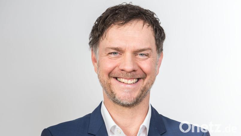 Neurologe, Psychiater und Psychotherapeut in einer Person: In seinem Bestseller &quot;Kopf frei!&quot; gibt der Regensburger Professor Volker Busch auf humorvolle Weise Tipps, wie man dem digitalen Alltagsstress entkommen kann. Bild: Petra Hohmeier