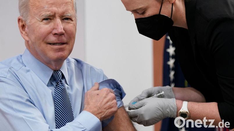 „Sehr milde Symptome““: Ende März erhielt Joe Biden vor laufenden Kameras eine zweite Auffrischungsimpfung gegen das Coronavirus. Bild: Patrick Semansky/AP/dpa