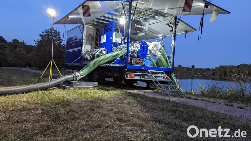 Das Nabburger THW stellte seine große Wasserschadenpumpe zur Verfügung. Bild: THW Nabburg/exb
