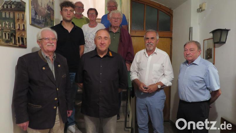 Den neuen Vorstand bilden Josef Krauß, Andreas Scheuch, Hans Rauch, Franz Zetlmeisl (vorne von links), Emanuel Merkl, Josef Götz, Rita Ponnath, Christiana Zaglmann und Georg Heldmann (dahinter von links).. Bild: jzk
