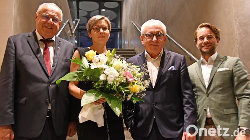 Sie blicken zufrieden zurück und freuen sich auf das neue rotarische Jahr (von links: Lothar Höher, Sonja Keller, Ludwig Zitzmann und Severin Hirmer. Bild: Rotary Club Weiden/exb