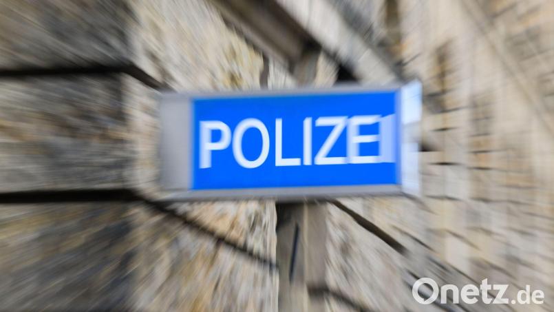 Ein junger Mann fuhr auf seinem Heimweg bei der Polizei vorbei und zeigte eine 33-Jährige wegen Körperverletzung an. Symbolbild: Robert Michael/dpa