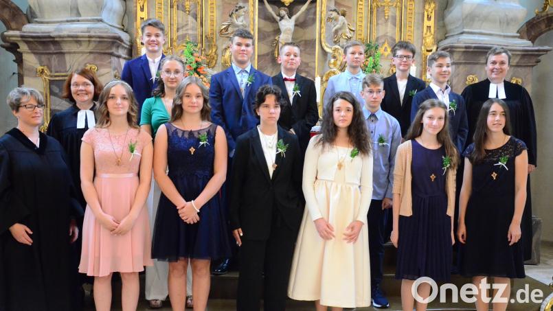 Am Samstag feierten 14 junge Menschen Konfirmation in der Michaelskirche. Bild: Kunz