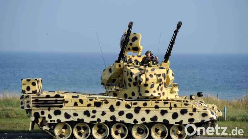 Vor zwölf Jahren wurden die Flugabwehrpanzer vom Typ Gepard ausgemustert. Deshalb war dieser auf dem Schießplatz im schleswig-holsteinischen Todendorf in dieser Sonderfarbe lackiert worden. Archivbild: Carsten Rehder