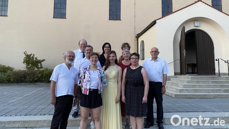 Die Mitwirkenden an der geistlichen Abendmusik in Schwarzenfeld. Bild: Michael Koch/exb