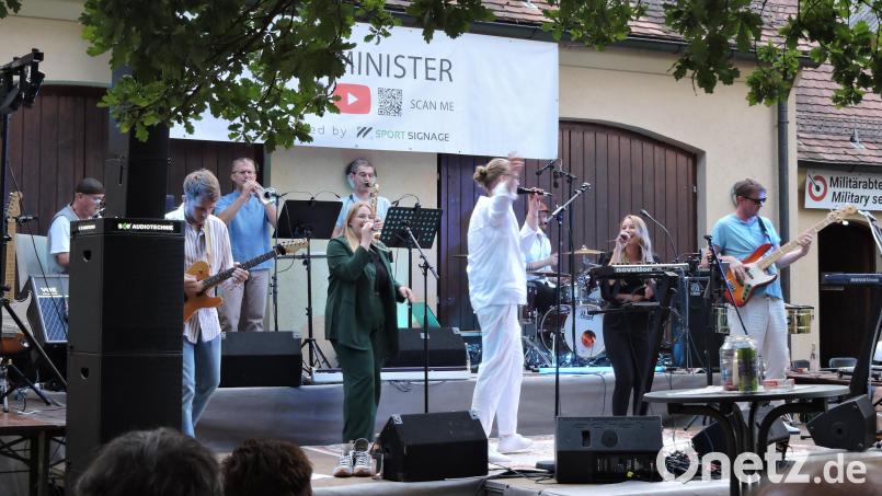 Die Band „Clubminister“ aus dem Raum Amberg bot in Funk und Pop vom Feinsten und begeisterte damit die Grafenwöhrer Party-People. Bild: myd