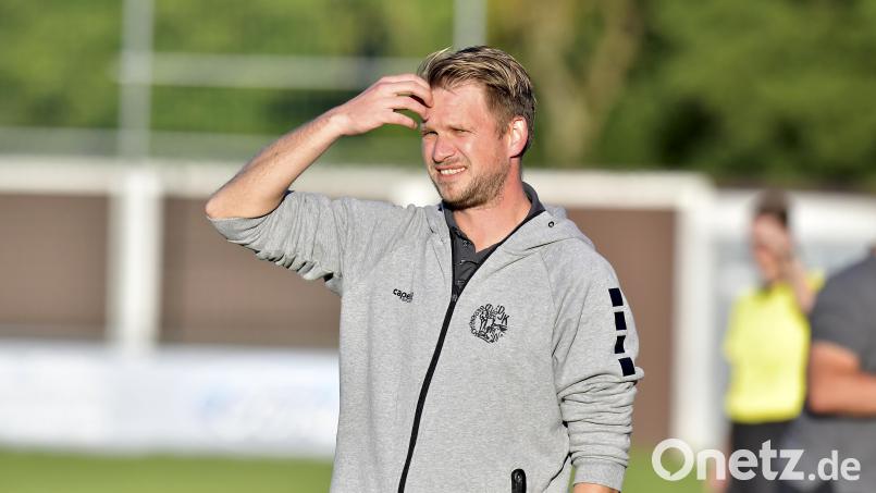 Kai Hempel, Trainer der DJK Gebenbach, ist zunächst mit der DJK Gebenbach aus dem Pokal geflogen. Archivbild: Hubert Ziegler