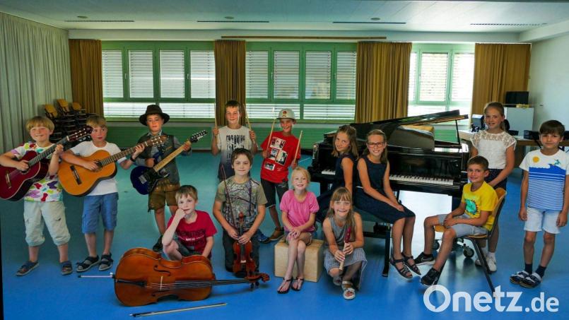 Ob am Klavier, mit Gitarre, Flöte , einem Streichinstrument oder sogar am Schlagzeug, die Musikauswahl war sehr vielseitig. Bild: wbe