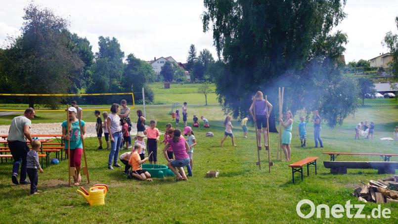 Ein Bild aus dem Jahr 2021: Am Waldthurner Badeweiher fand im vergangenen Jahr ein Spielefest statt. In diesem Jahr lädt das Junge Landvolk und die KLB Familiengruppe wieder zu einer Neuauflage ein. Archivbild: fvo
