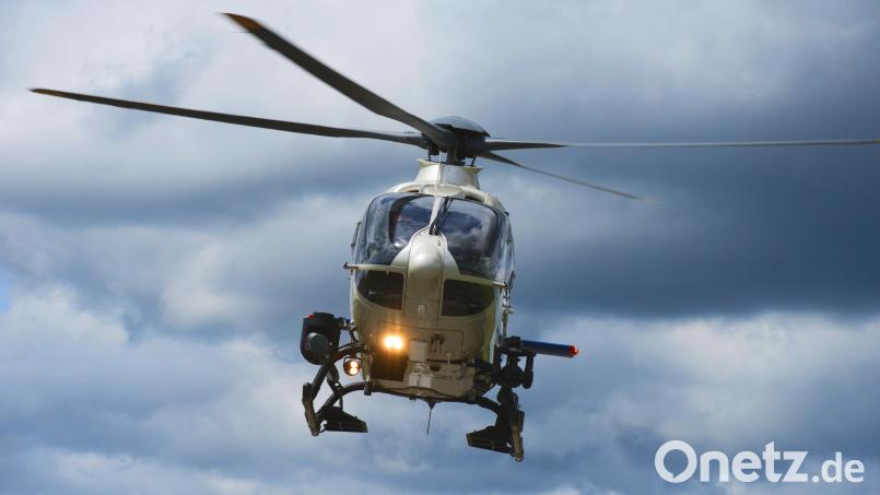 Mit einem Laserpointer zielte ein 60-Jähriger auf einen Polizeihubschrauber. Symbolbild: Bayerische Polizei