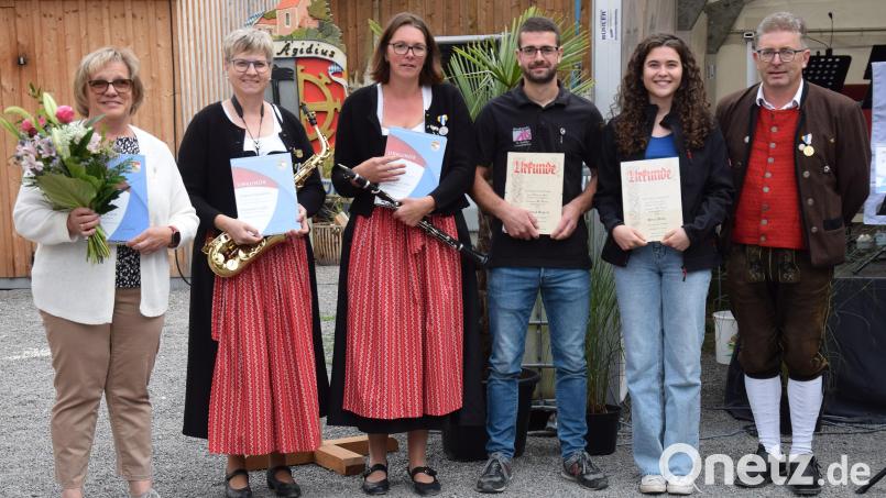Die Schmidmühlener Blaskapelle St. Ägidius zeichnet einige Mitglieder aus (von links): Ingrid Brogl, Irmgard Lobenhofer, Sabine Pilsl, Mathias Segerer, Petra Moser und Vorsitzender Richard Fischer. Bild: bö