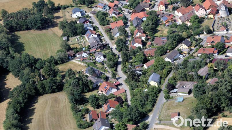 Im Knappenweg in Altfalter (Bildmitte links) wird die Auffahrt voraussichtlich Anfang August asphaltiert. Luftbild: akp