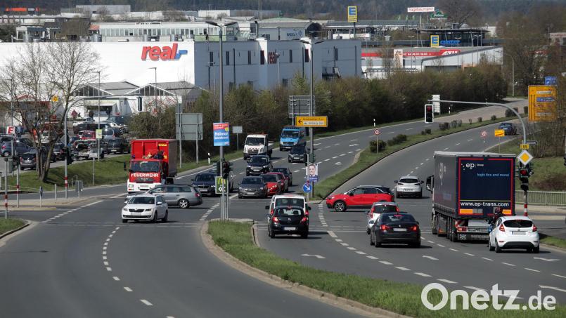 Das Pflegerkreuz am westlichen Stadteingang stößt an seine Kapazitätsgrenzen. Aus diesem Grund sollen die Kreuzung selbst und die Kreuzung Fuggerstraße jetzt ertüchtigt werden. Bild: Wolfgang Steinbacher