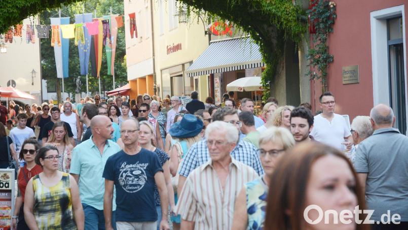 Damit Weiden träumen kann, werden am Freitag, 29. Juli, einige Straßen für den Verkehr gesperrt. So auch die Fußgängerzone zwischen Unterem Markt und Josef-Witt-Platz. Archivbild: Gabi Schönberger
