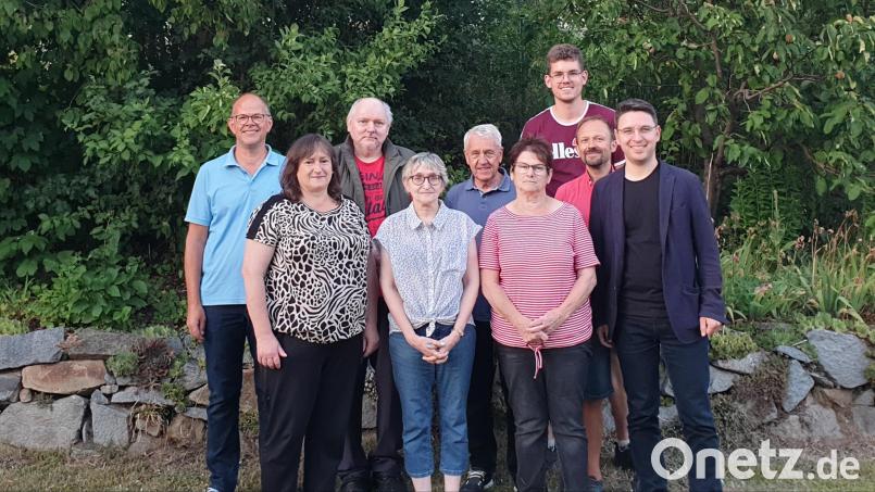 Die neue Vorstandschaft des SPD-Ortsvereins mit SPD-Kreisvorsitzenden Peter Wein (rechts). Bild: SPD-Ortsverein Wernberg-Köblitz/exb