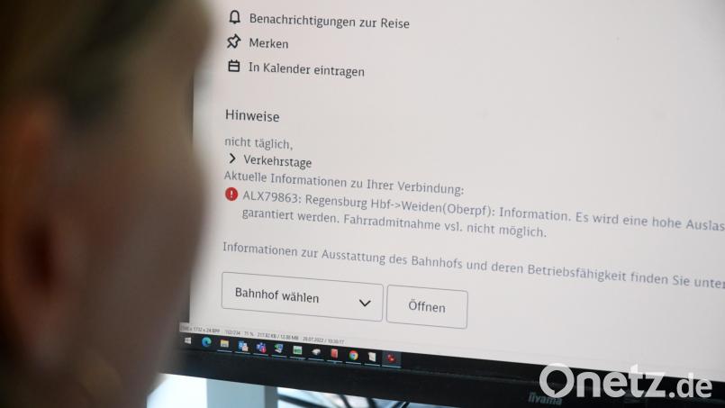 Ein rotes Ausrufezeichen warnt die Eisenbahnnutzer inzwischen pauschal bei vielen Alex-Verbindungen im Voraus: Rechnen Sie damit, vielleicht gar nicht erst mitgenommen zu werden. Bild: Gabi Schönberger