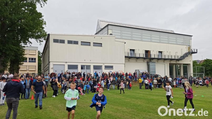 Die Dr.-Heinrich-Stromer-Grundschule in Auerbach soll in einigen Jahren saniert beziehungsweise neu gebaut werden. Zur Energieversorgung gibt es im Stadtrat noch Diskussionsbedarf. Archivbild: Dr.-Heinrich-Stromer-Grundschule Auerbach/exb