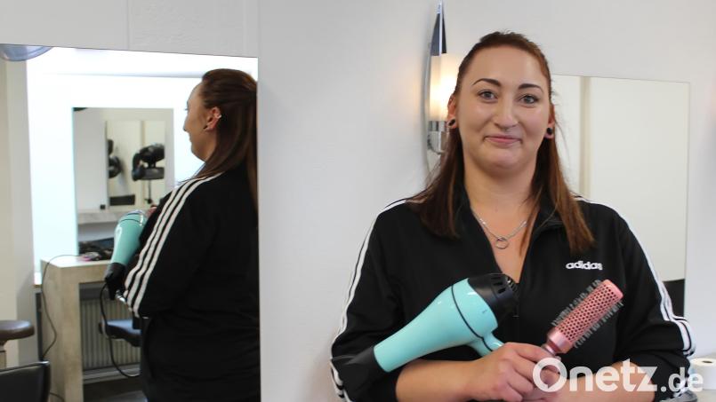 Glücklich im Friseurhandwerk: Teilzeit-Azubi Michelle Högl. Bild: Evi Wagner